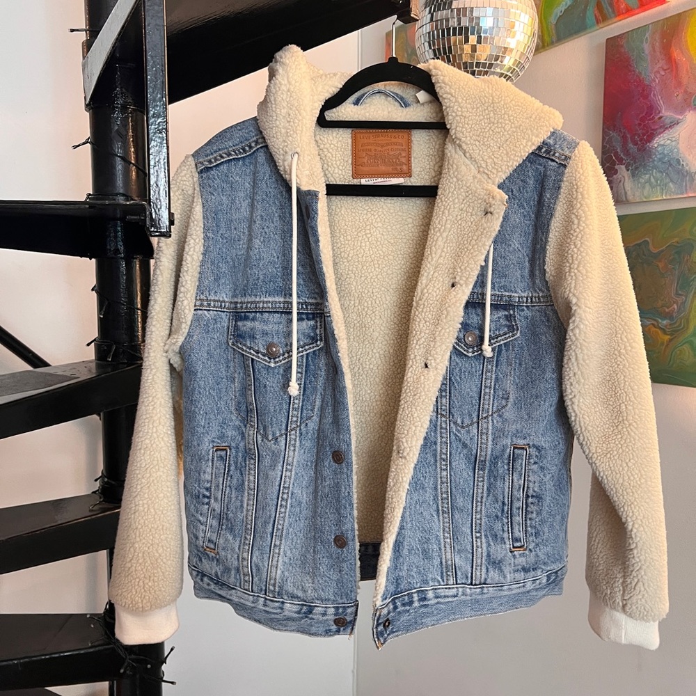 Small Levi’s Denim Jacket with faux fur/ shearling - UNWORN